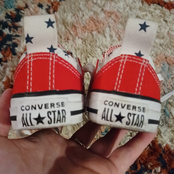 Converse Double Tongue/Canvas • Red & White With Blue Stars • Kids Size 11 - Picture 5 of 11